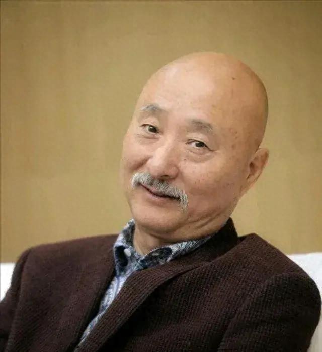 陈大愚连生四胎，让陈佩斯享受天伦之乐在搞笑圈里，陈佩斯可是响当当的人物，他带