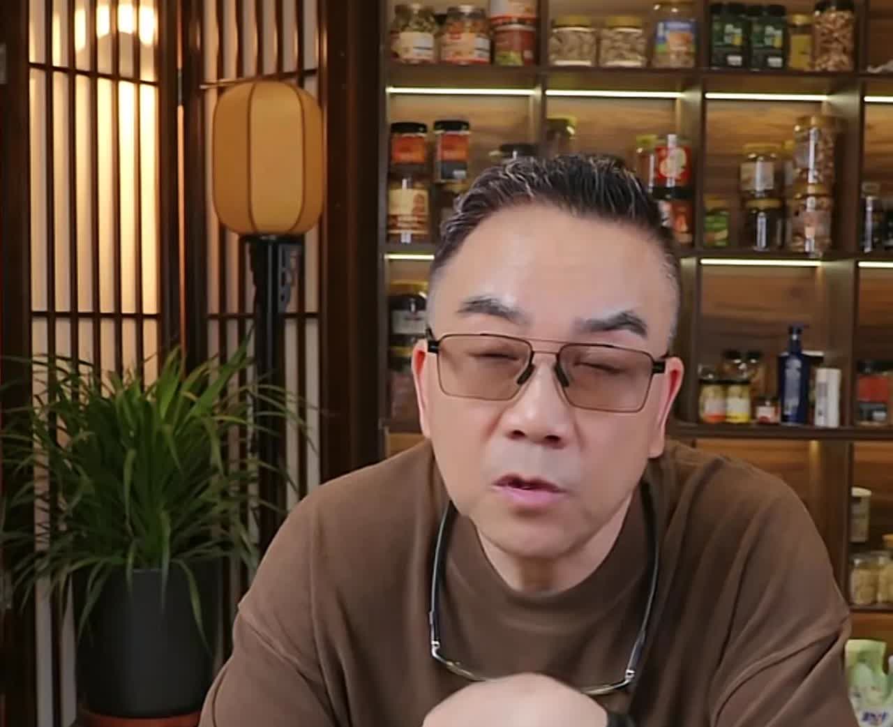 杨议518活动后首场直播中说，我这次收徒，没找任何一位徒弟收拜师费。我自立门户，