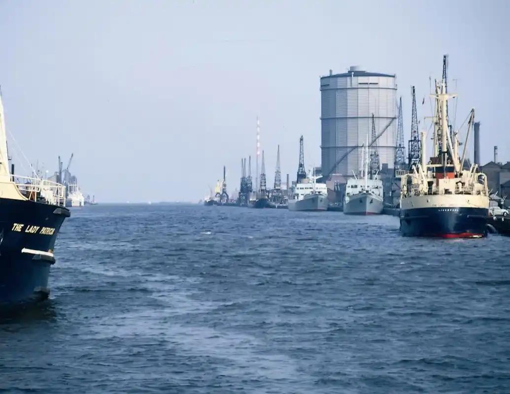 三场战火席卷能源区，美国霸权适得其反，多国转向人民币结算很多老百姓都疑惑，