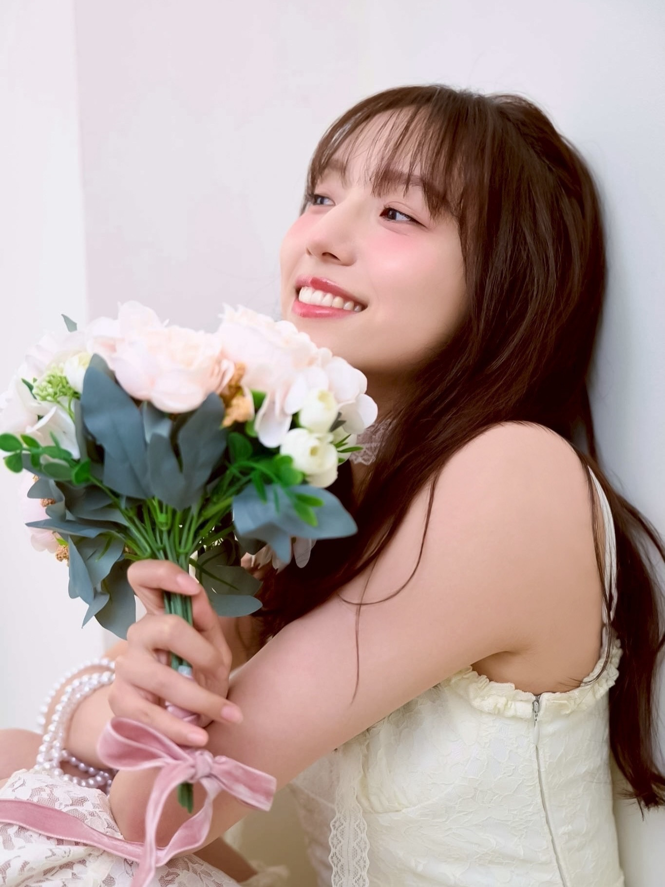 新内眞衣「FCのアルバム更新されています💐✨来月でFC発足して丸3年！！！？！