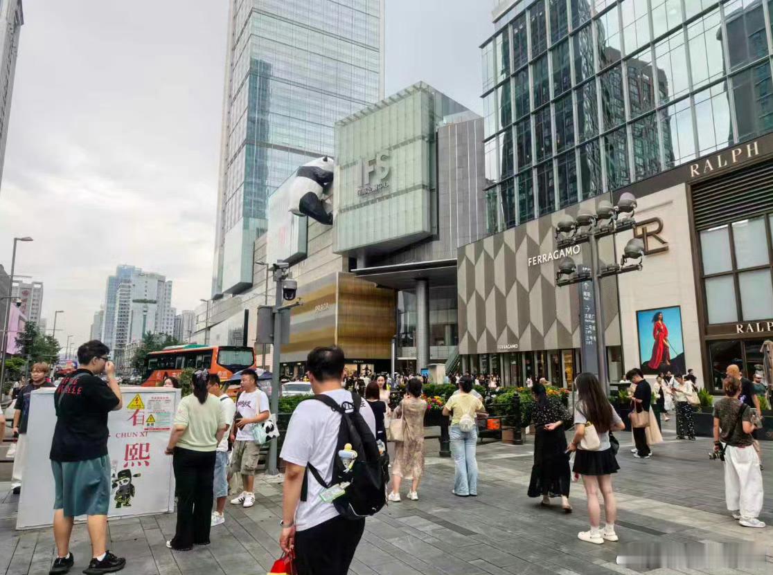 【2026暑期收官成都热进全国TOP5】去哪儿旅行数据显示，成都入选暑期入境游