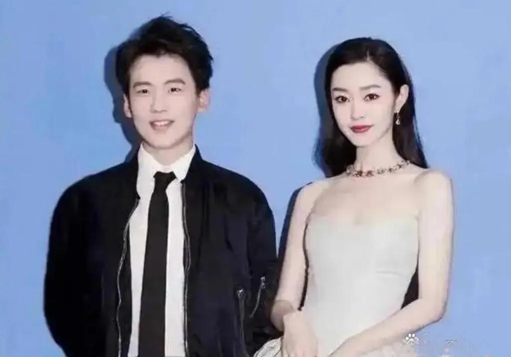 郭麒麟恋情曝光，背后竟藏着这样的故事，快来看！郭麒麟恋爱被实锤啦！他和绰号“