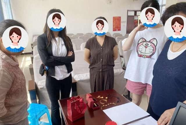河南南阳，一年前，原告和被告经过媒人介绍相识，相识半年确定恋爱关系，并于2去年年