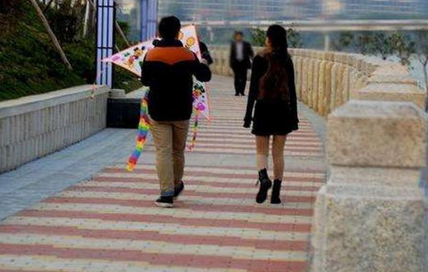 孩子半夜老是惊厥抖动, 差点吓坏家人, 医生的话让他们如释重负笑了起来