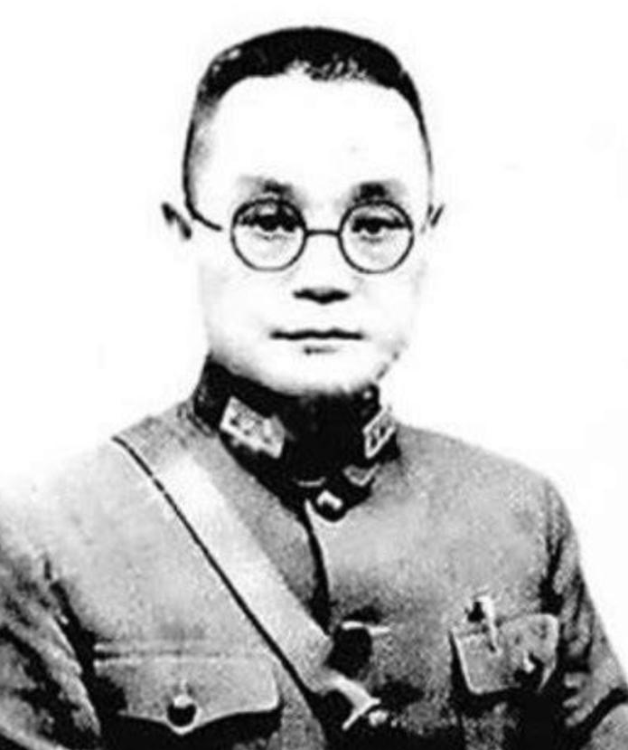 1949年，国军上将潘文华决定率部起义。可就在动手前，他发现了一个要命的秘密：他