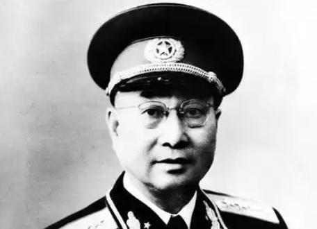 1945年，美军为讥讽陈赓，故意指着桌上的牛排、面包问道：“陈将军，这些在你们那