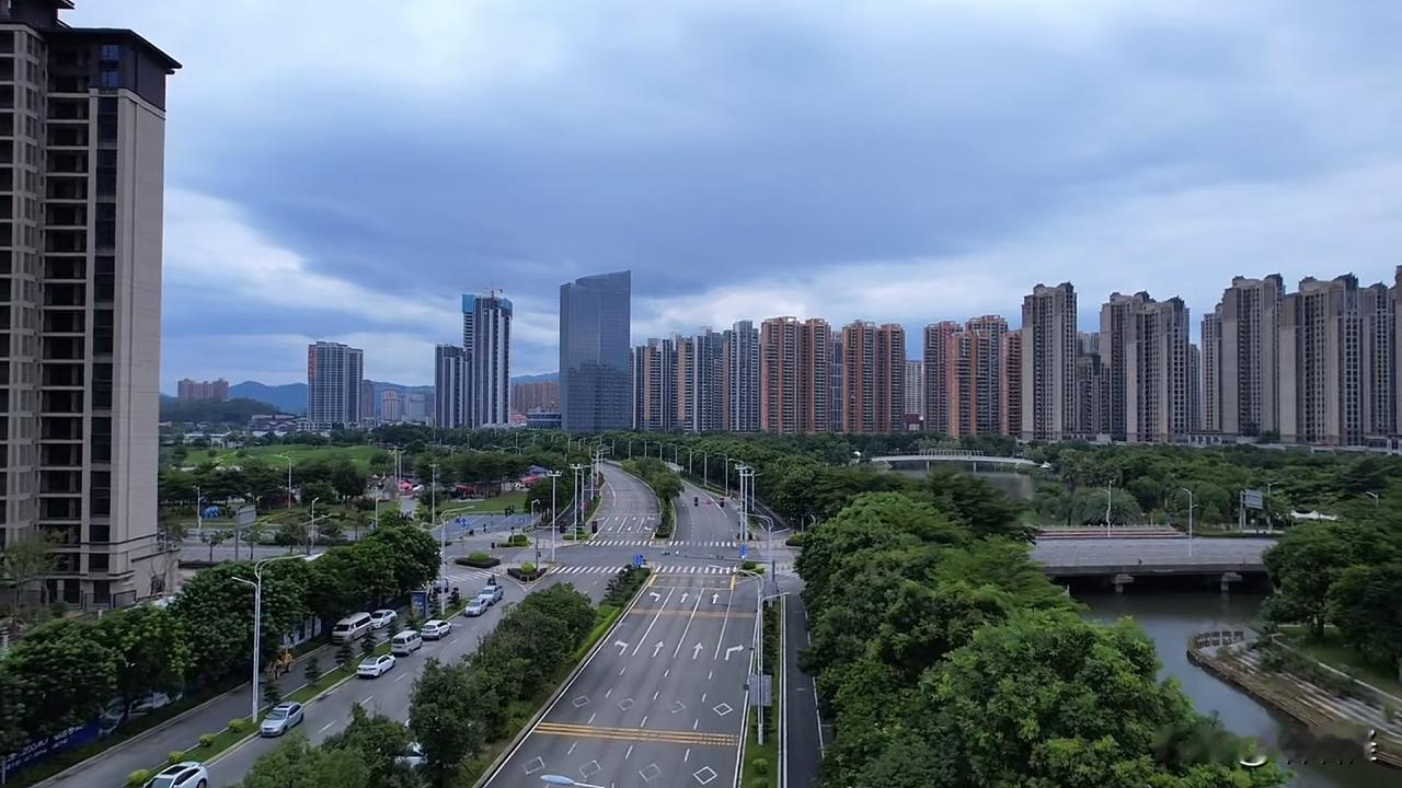 角美镇算不算福建最强的镇，因为这座镇的配套设施，甚至比一些城市还要完善，可以说是