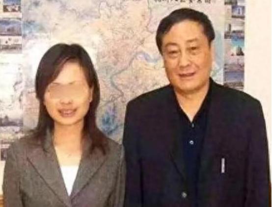 宗庆后遗产案再曝猛料：三房管家貌不惊人，所生子竟由二房抚养？ 在公众的印象