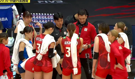 日本女排这是要让喀麦隆女排创造奇迹了吗？开局就以1:6落后于喀麦隆女排，按照
