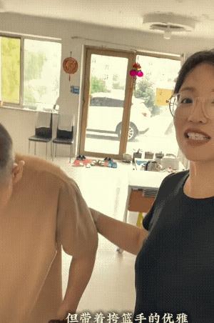 脑梗患者夫人发抖音，我看了，感觉把他丈夫拿出来打趣，不太好。但是尚有如此幽默风