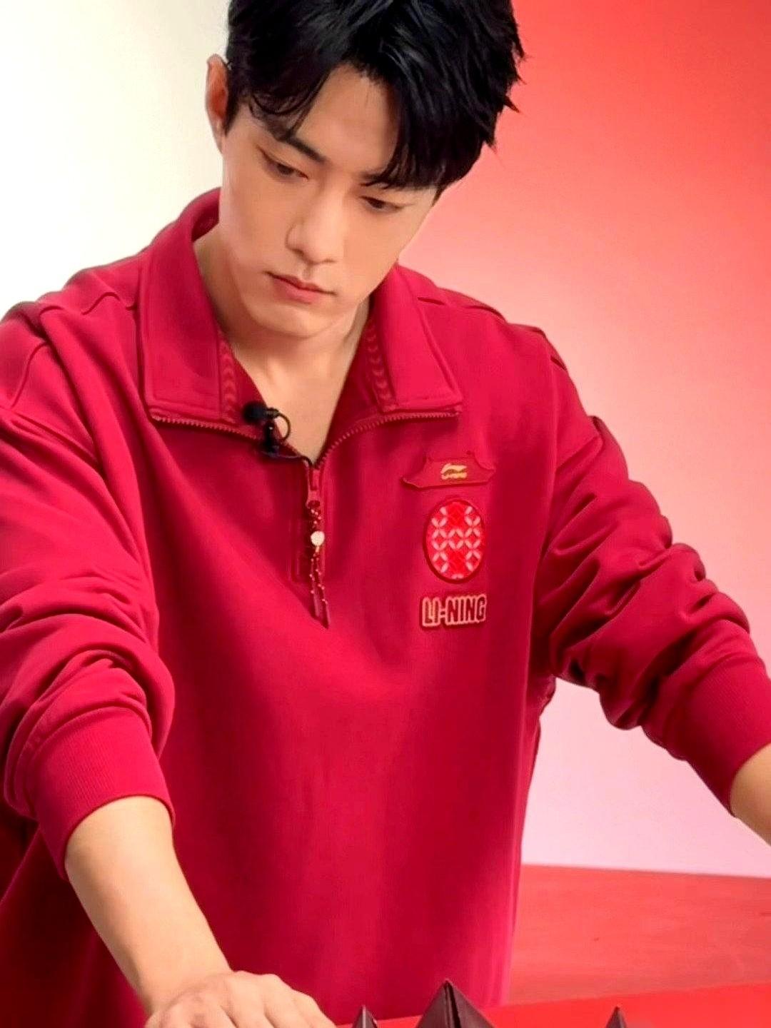 12月31号晚上这事儿，我跟你讲，真有点意思。一边，是杨紫的新剧《国色芳华》开