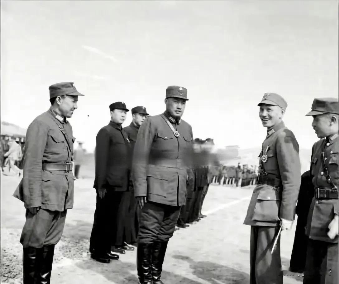 1942年8月25日，蒋介石一生唯一一次亲临青海，乘专机抵达西宁与马步芳会面。留