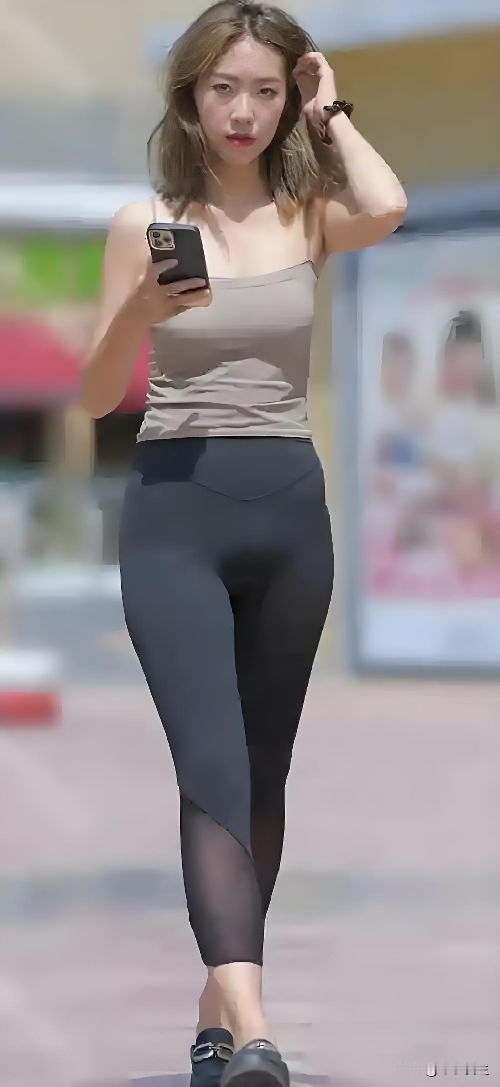 想甩掉松垮的手臂赘肉？试试这几组简单的瑜伽动作，亲测超管用！侧撑时把身体绷