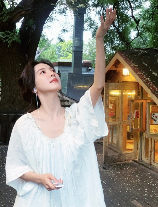 章若楠很清纯​​​，你喜欢这样的她吗