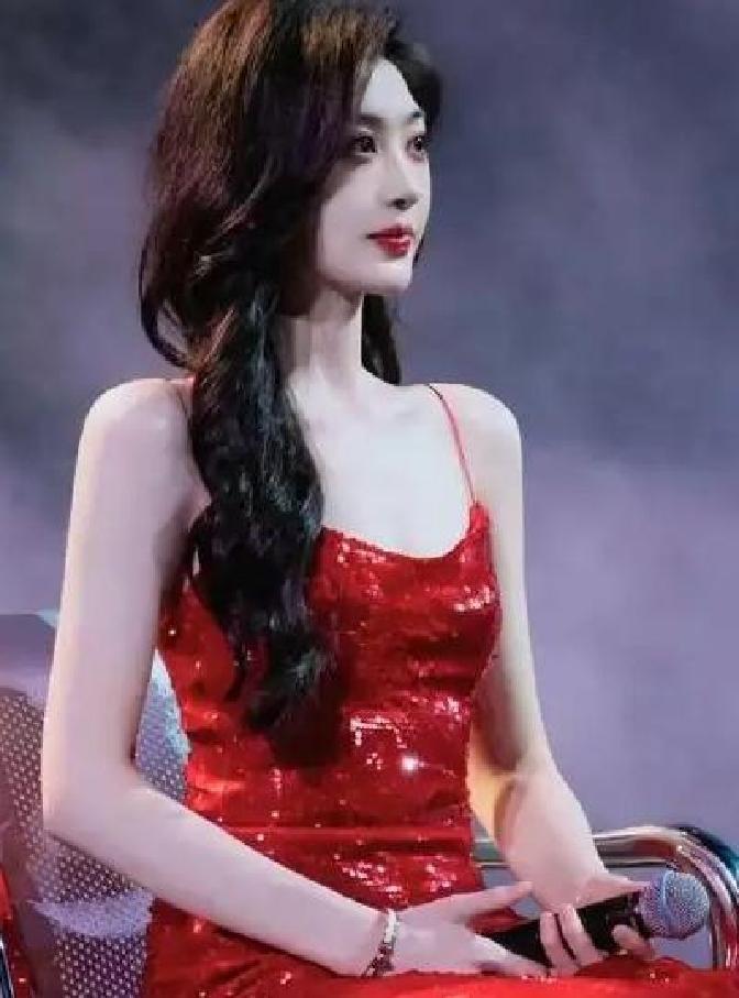 近日，孙乐言和翁青雅再次被网友关注，两人在恋综节目合作时产生的分歧似乎还留有余波