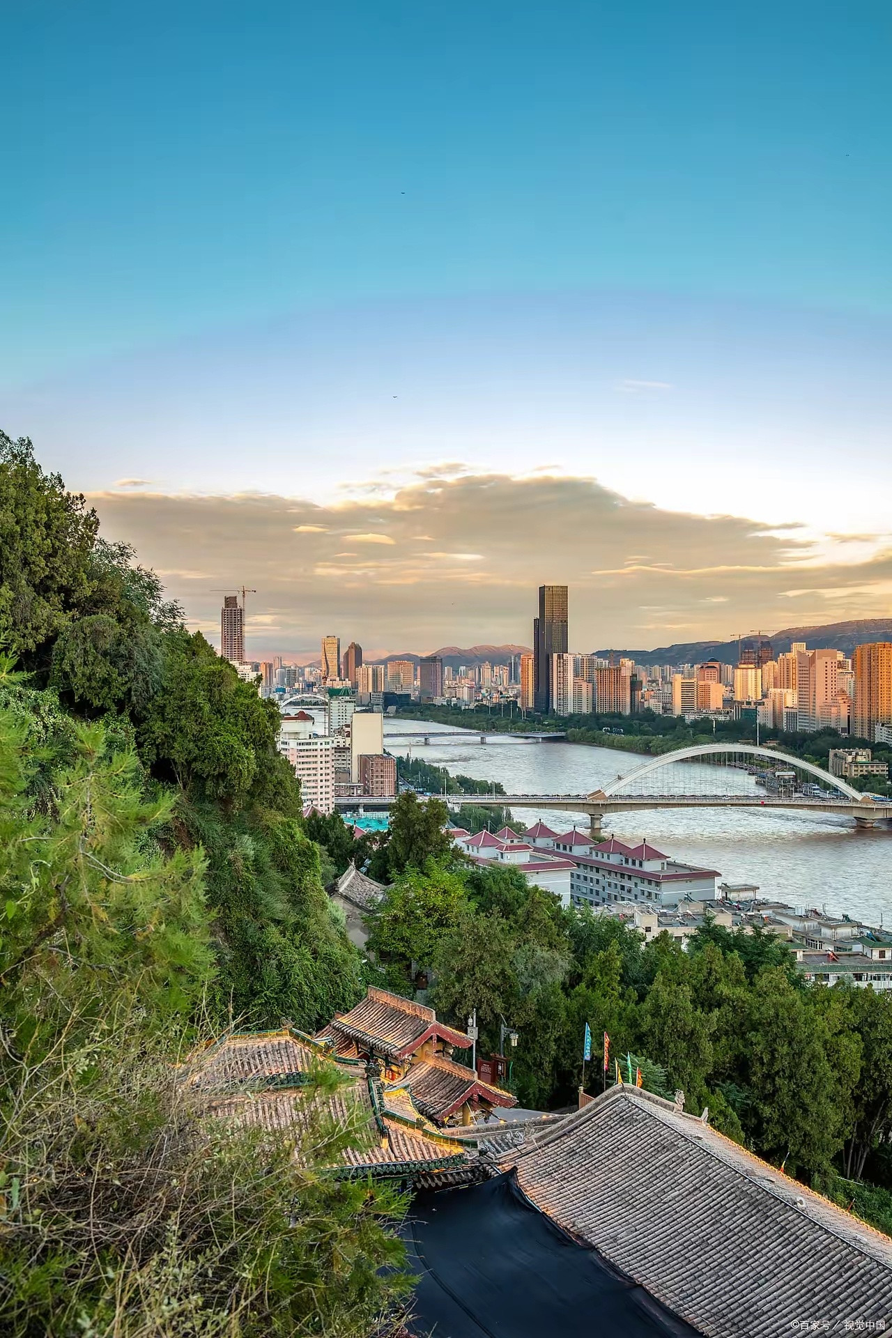 甘肃省各市州之最1.面积最大——酒泉市；2.人口最多——兰州市；3.GDP最高—
