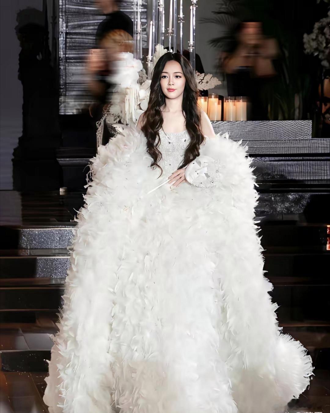 向佐懵了，向太也懵了，估计好闺蜜杨*也懵了没想到生了两个娃的郭碧婷。桂由美三亚大