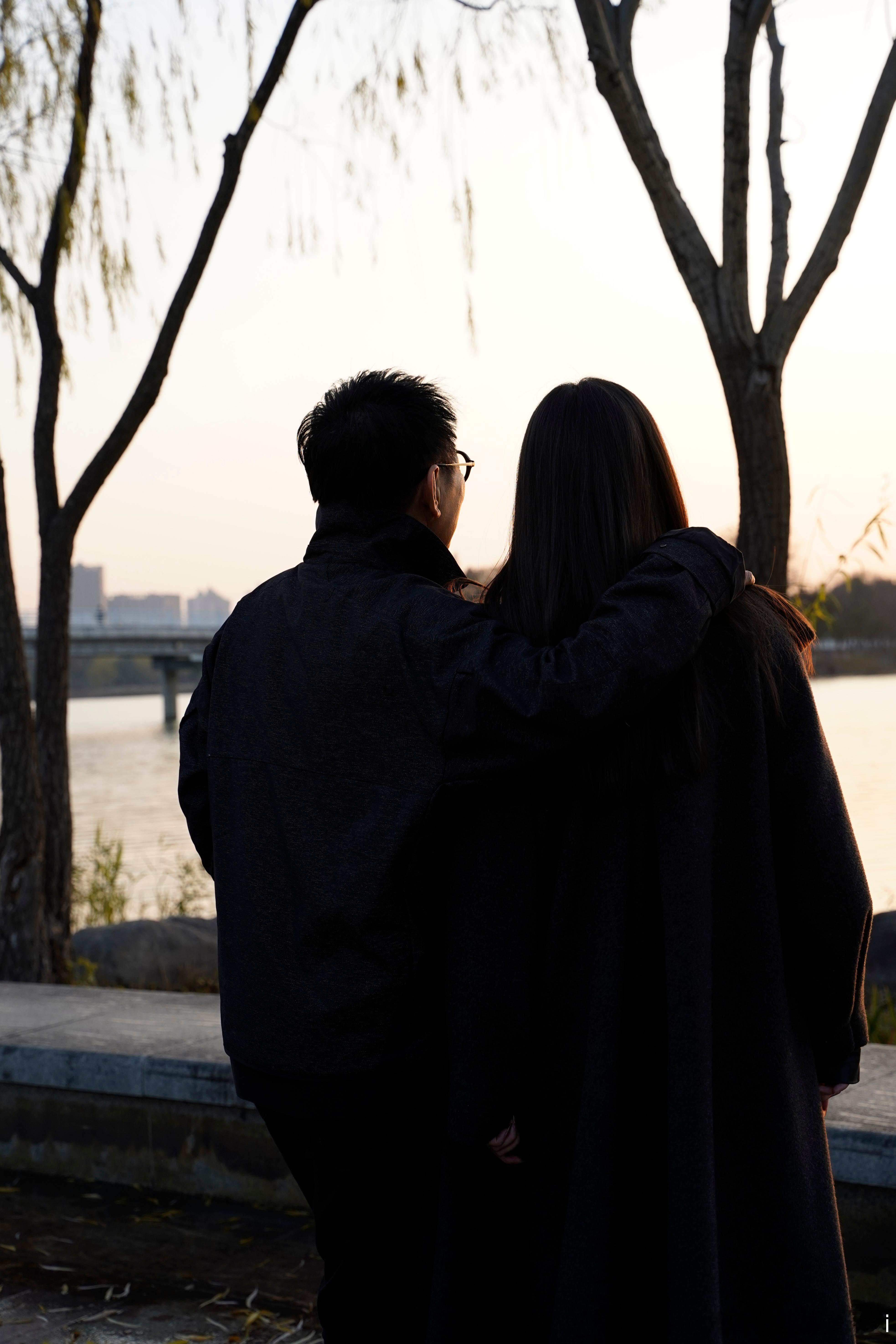 李连杰和小女儿同框好暖李连杰脸上那种放松又幸福的笑容，只有在家人身边才会出现吧