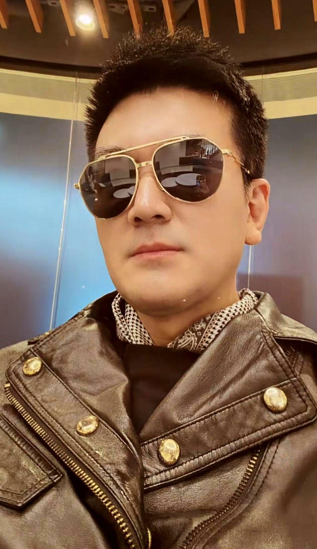 杨子最近又发了个视频，内容还是那么杨子。他说送大儿子上学，一路上全是夸他的人