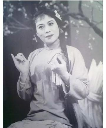 1967年，北京某医院，女人躺在冰冷的走廊上，挣扎了整整两天才咽了气。护士整理她