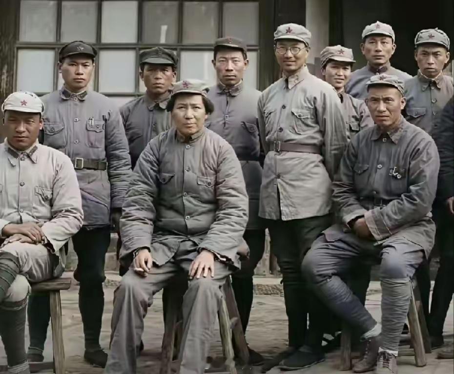 谁见过1936年延安原版彩色老照片？条件苦到难以想象，精气神却震撼人心！这是长征