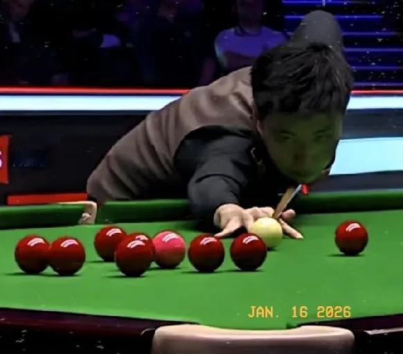 其实赵心童的准度已经下掉，和世锦赛天壤之别。前面好几局，有中远台机会都不敢攻，