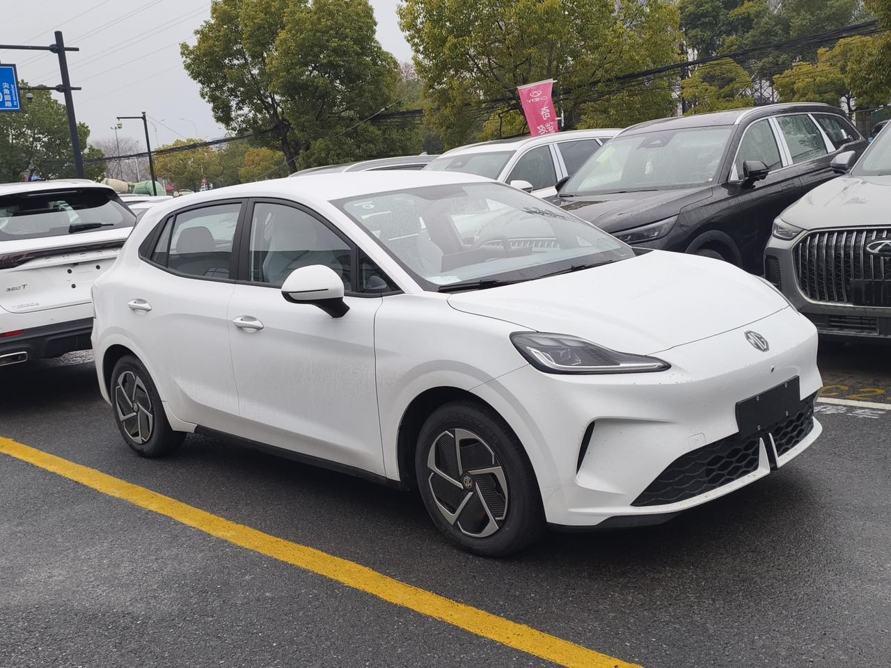 白色的名爵M4，实车挺帅气的，价格是真便宜啊！2026款437随心版，6