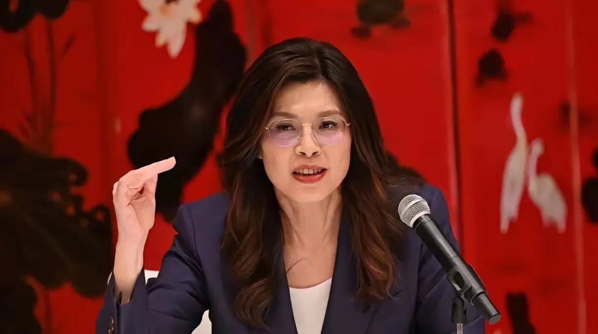 5月4日，国民党内部透露，郑丽文这次访美接待规格不会高过卢秀燕，甚至会低于卢秀燕