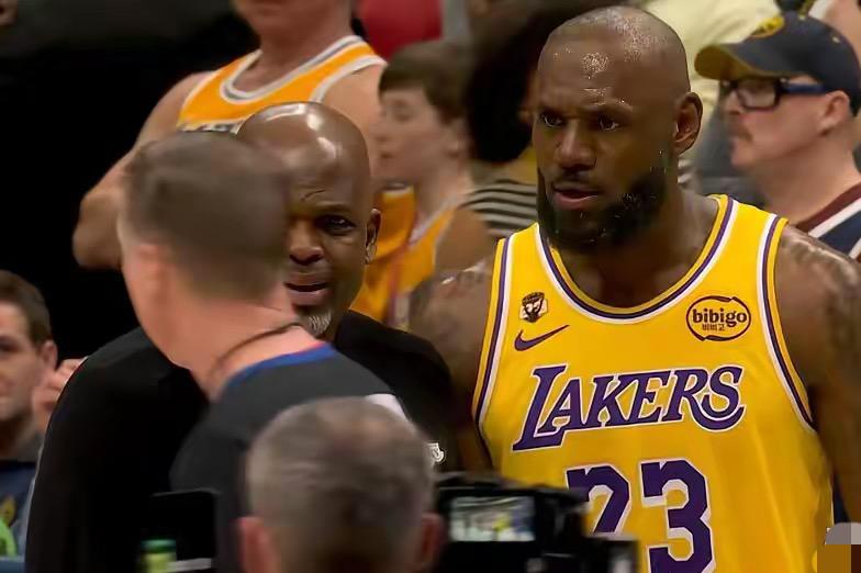 詹姆斯情绪失控，这次真的怒了。今日湖人113-120惜败掘金这场球，打出了本赛