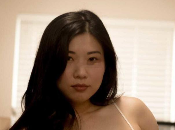 网红博主officialheimi亚裔媚黑代表，拍了不少作品。应该都看过吧？