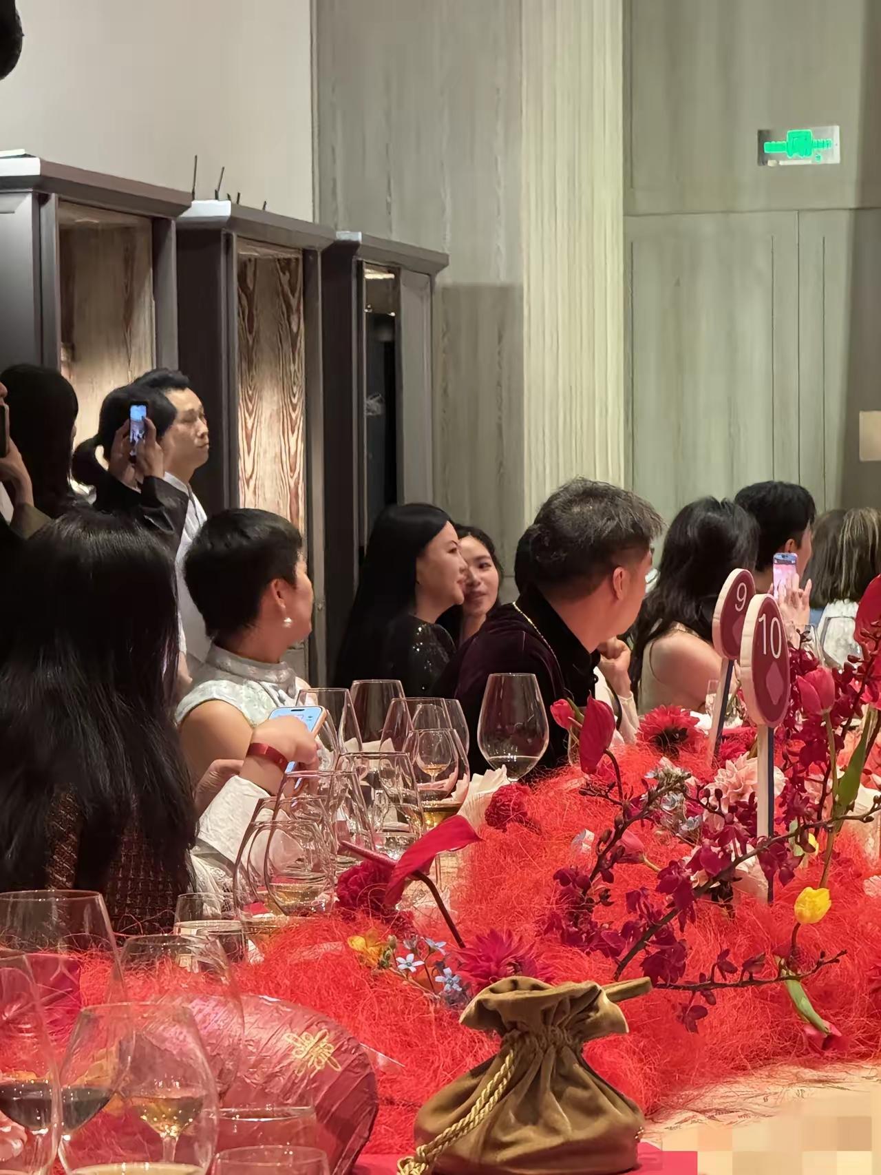 王诗龄这孩子也真够听话的！又跟着李湘参加社交了！十几岁的孩子怎么就能做到每天