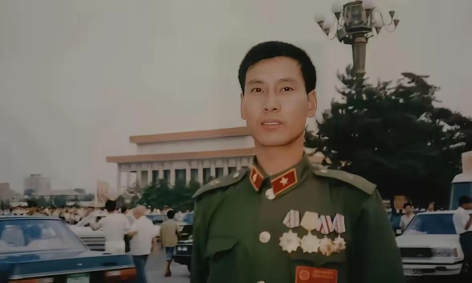 对越自卫反击战一等功臣张柱兵，1960年出生，湖北武穴人，1979年入伍，毕业于