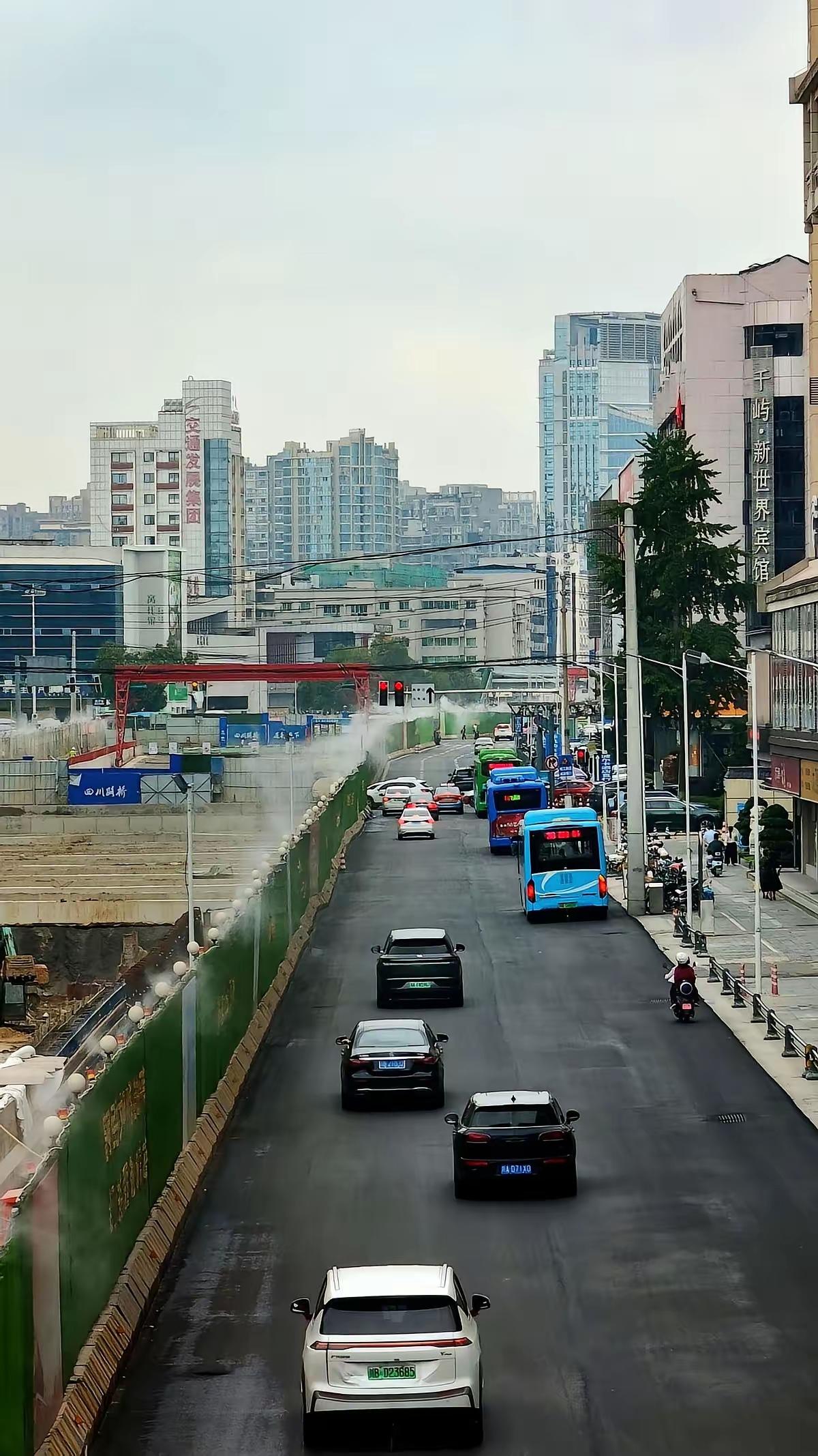绵阳顶着“中国科技城”的名头，手握那么多科研资源，不说建成西部科创城建标杆，起码