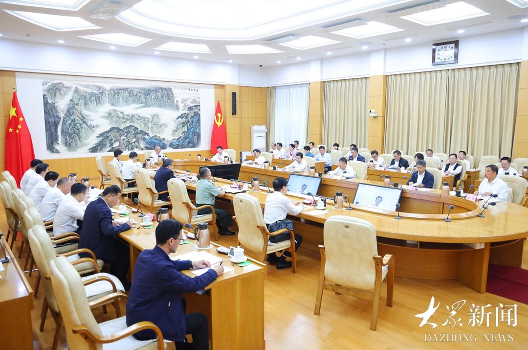 山东省委常委会召开会议