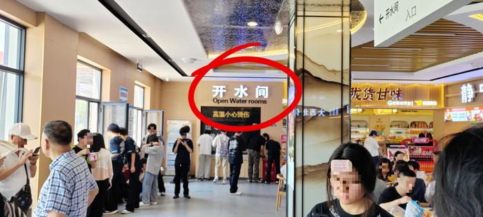 丢人丢到国外去了!高速服务区形式主义的“面子工程”该醒醒了。这回真有点尴尬了