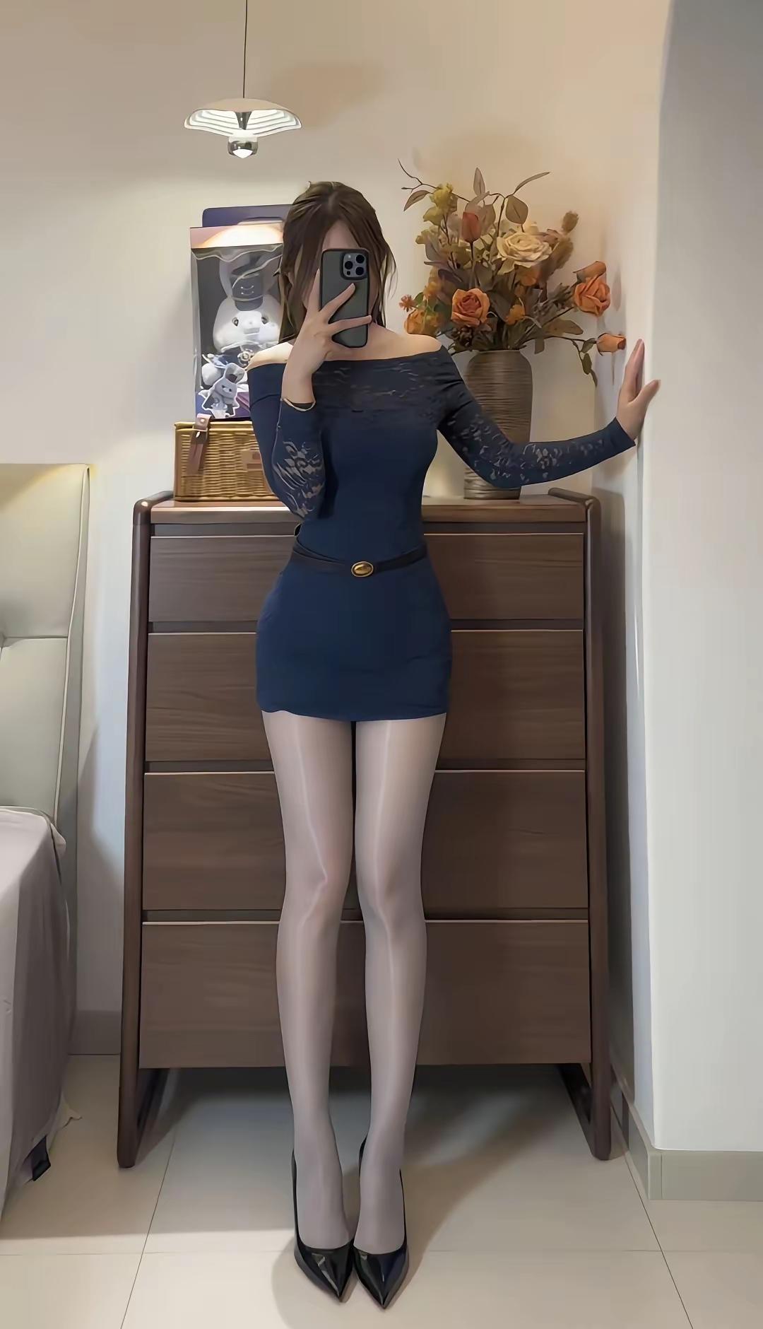 完美身材，穿得真漂亮，美腿高跟鞋好配。
