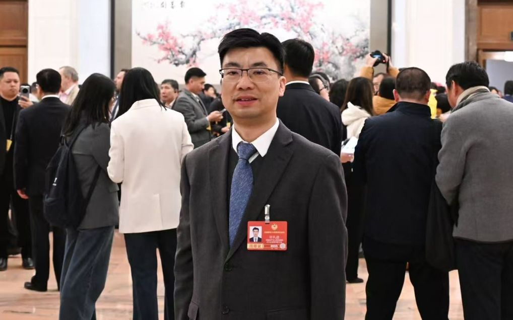 政协委员：建议增设“偷窥罪”