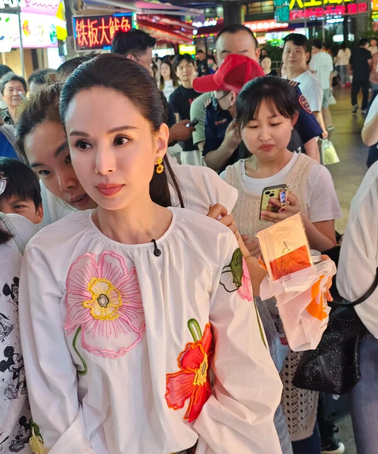 姑姑60岁了，太可怕[惊恐]