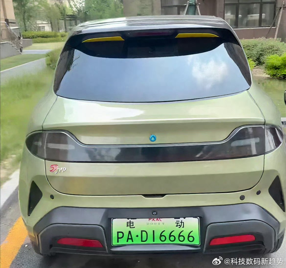 老头乐起诉小米汽车到底是谁抄谁啊？你说是你的专利，那你为什么要抄人家的车身设计呢