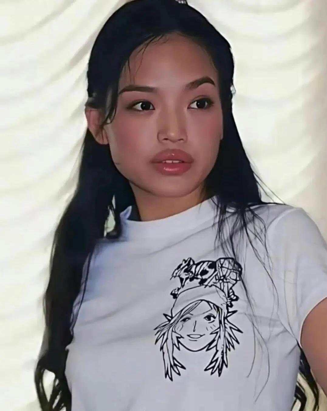 舒淇年轻的时候长得一般，甚至不好看，为啥现在这么美了呢？看她以前的长相，跟传