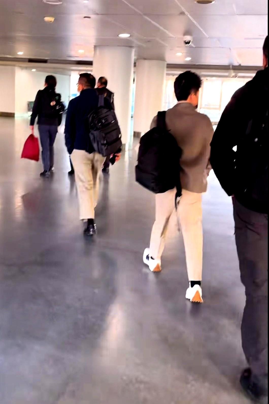 董宇辉回应不想结婚，是担心给不了对方正常陪伴，干脆把恋爱键暂停。他现在把所有