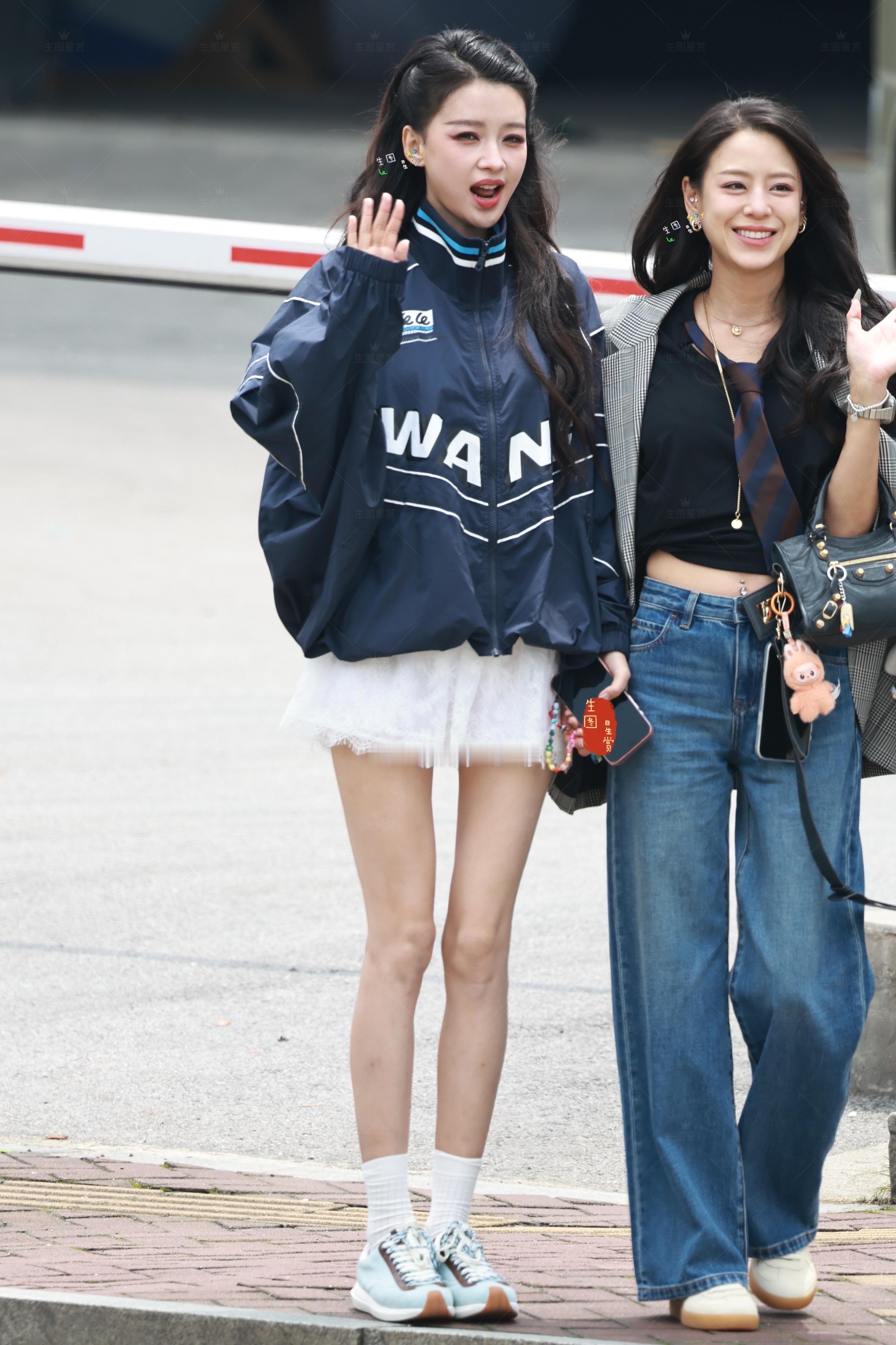 孙怡江语晨今日浪姐上班比心超靓的姐姐们🫰🏻孙怡回浪姐宿舍乘风2026