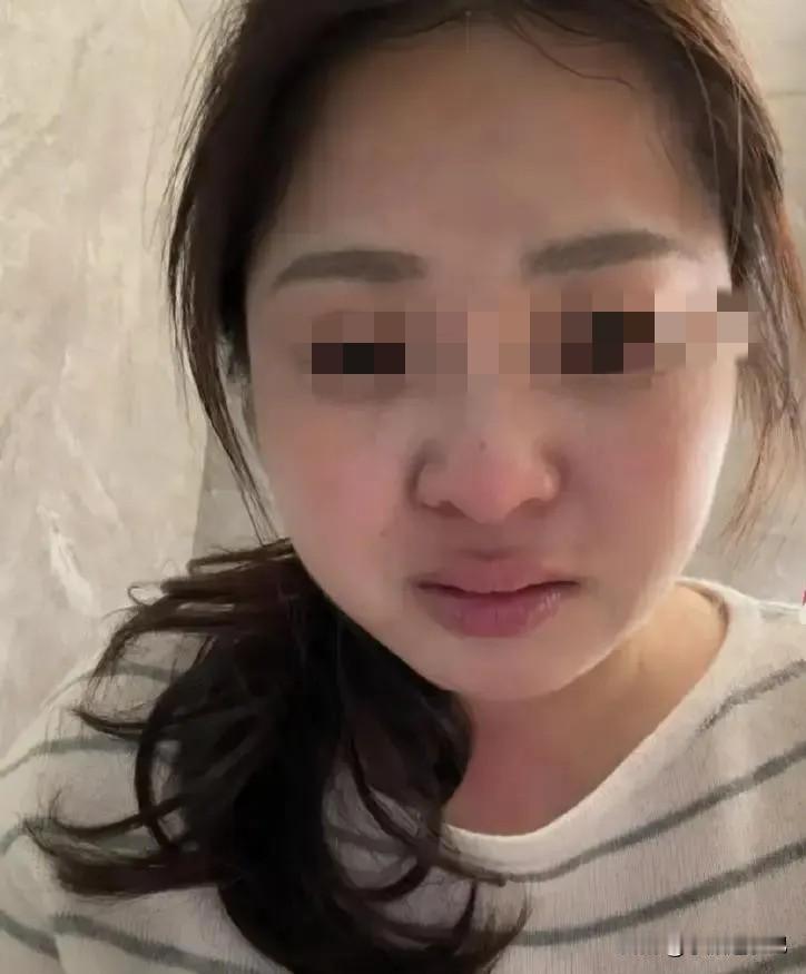 一个拥有600万粉丝的大网红，发了一条20秒的视频。视频里，她穿着LV的睡衣