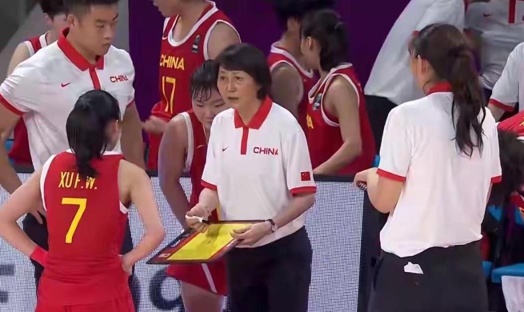 张子宇目前在中国女篮的尴尬境地，她自己相当熟悉。时间回到2024年，女篮u18亚
