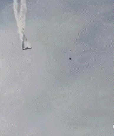 土耳其军机空中解体，拦腰断成两截，转着圈掉进山区 11号那天，格鲁吉亚和阿塞