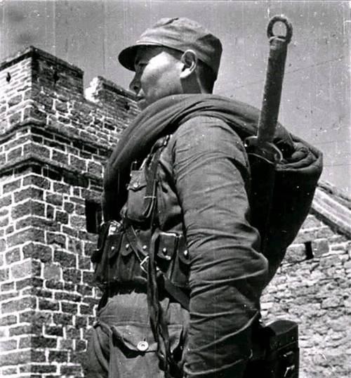 1945年，湘西会战150个鬼子各身绑上百斤炸药，紧贴武冈城墙拉响导火索，城墙倾