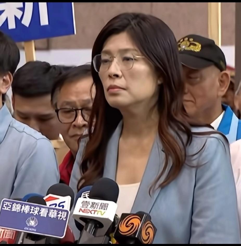 郑丽文这招太炸了！记者昨天的问题多“扎心”啊——直接问郑丽文：“要是郝龙斌