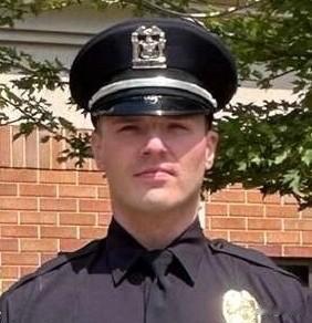 2025年10月15日，美国移民及海关执法局（ICE）逮捕了25岁的拉杜勒·博约