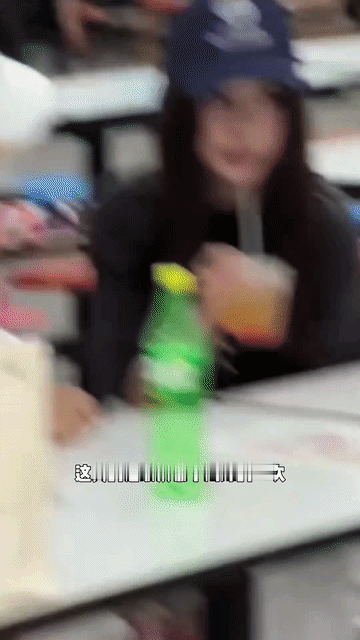 有杨颖这样的妈妈亲力亲为去参加学校活动，小海绵真的够幸福，多骄傲啊，自己的妈妈一