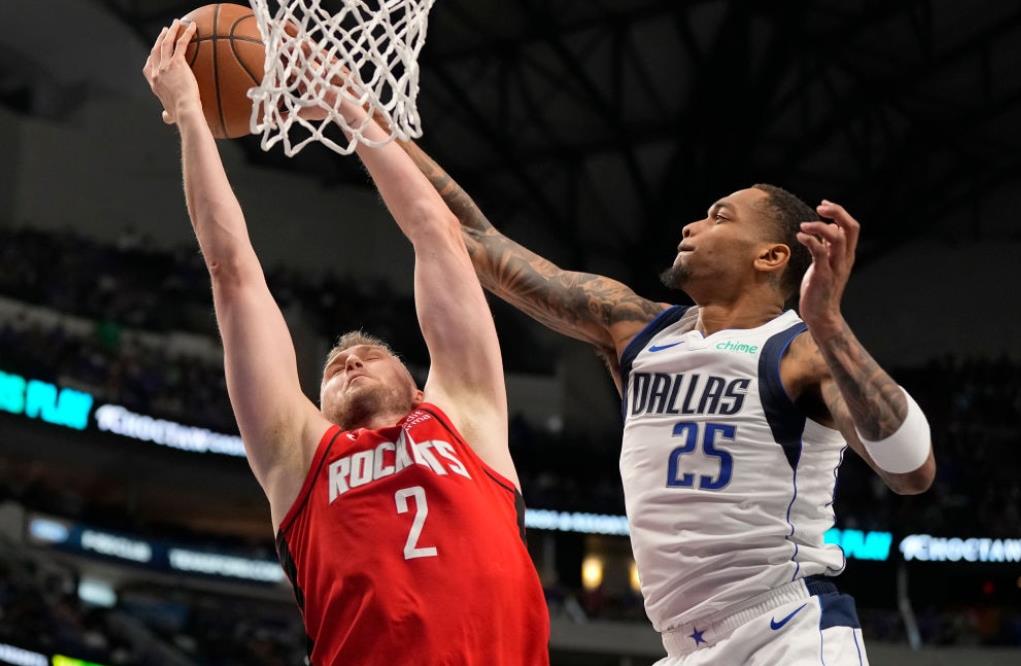 休赛期的时候，休斯顿火箭队放弃了兰代尔，改签卡佩拉这位31岁的老将中锋。加盟灰熊